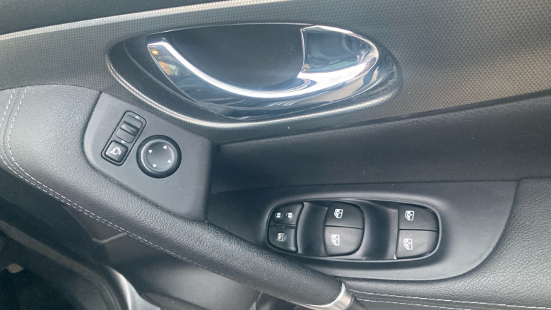 Nissan Qashqai 1.3 DiG-T 160 Tekna 5dr DCT Petrol Hatchback